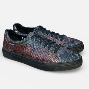 Mephisto Antonia Bordeaux Leather Sneaker in Burgundy Snakeskin US 9 1/2